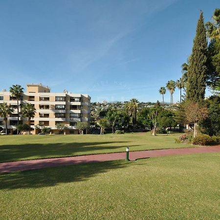 Torres De Aloha 2 Bdr Puerto Banus Apartment Marbella Exterior foto